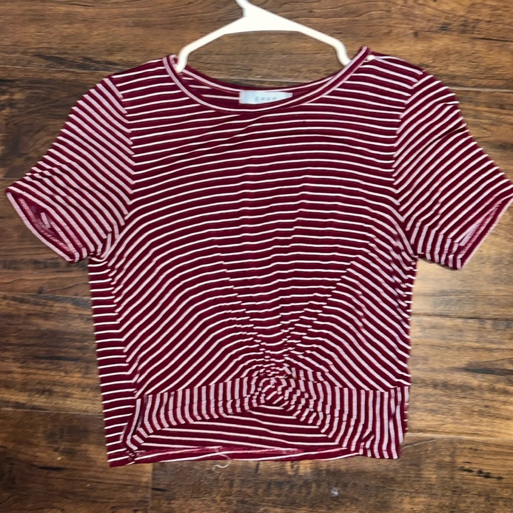 White and maroon crop top